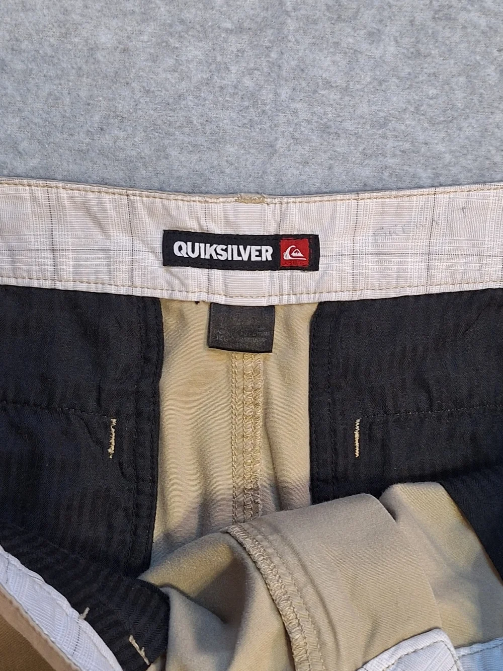 Quiksilver Men's Tan Flat Front Chino Shorts Size 34